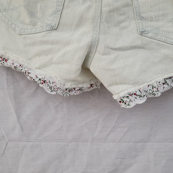 We Are Almost Famous High Rise Distressed Shorts NWT - Picture 6 of 7